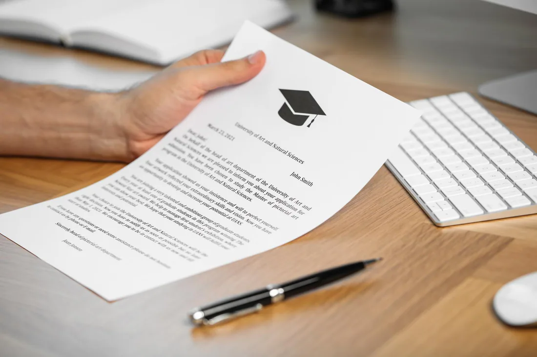 Beëdigde cijferlijst-vertaling met stempel en handtekening — Ecrivus International