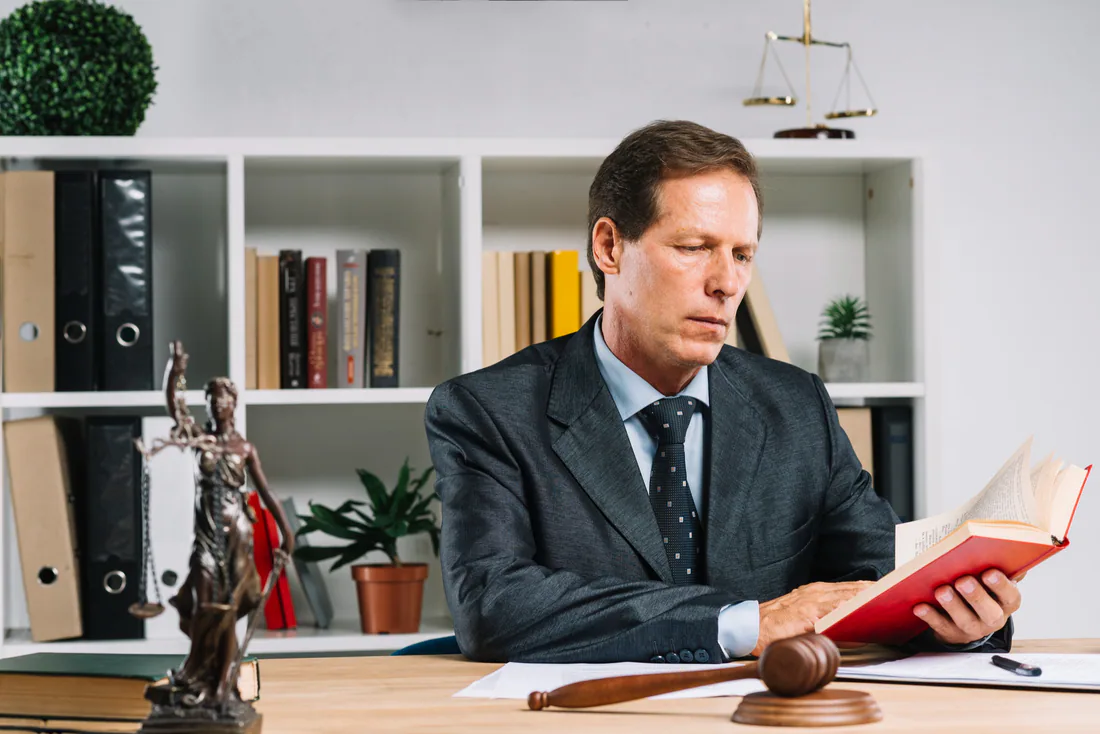 Juridisch dossier met buitenlands vonnis — beëdigd vertaald voor erkenning bij een Nederlandse rechtbank